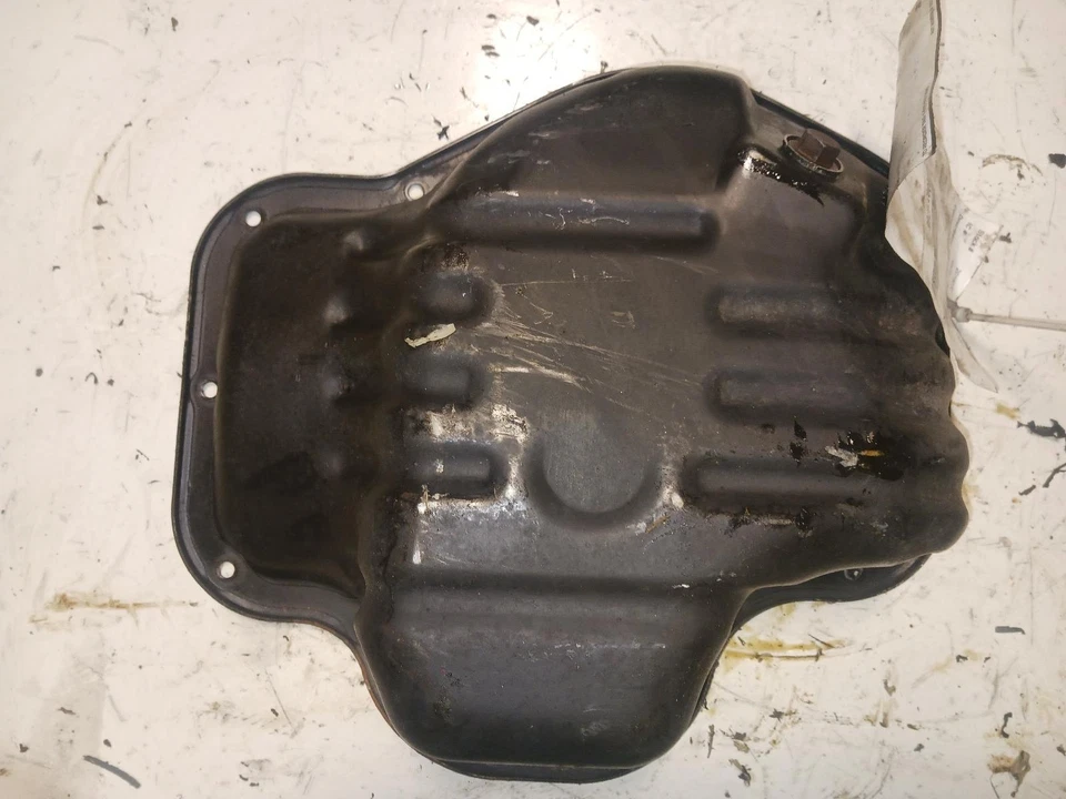 '02-'06 TOYOTA CAMRY lower Oil Pan 4 cylinder OEM 6 Month Warranty! - Image 2 of 4