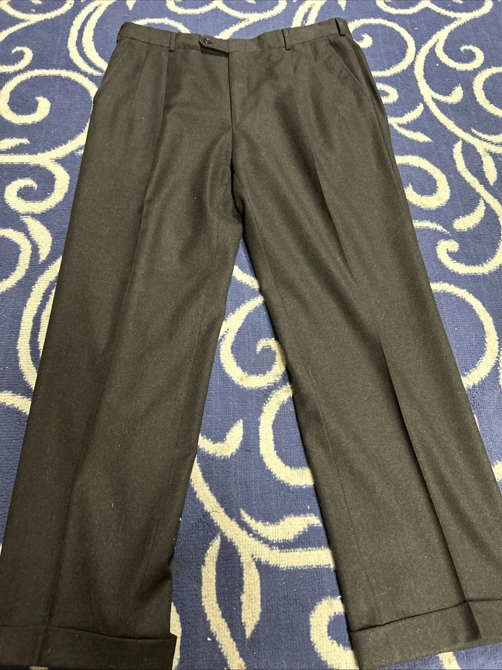 Vintage 90% Wool Men’s Belvest Dress Pants. Made In Italy Size 38x31 1/2” - Image 2 of 4