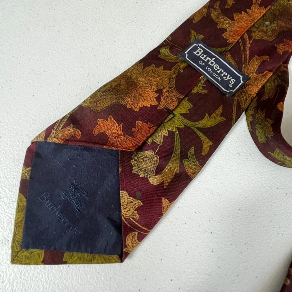 Gravata de seda Burberrys By London's clássica design floral vintage - Imagem 3 de 4