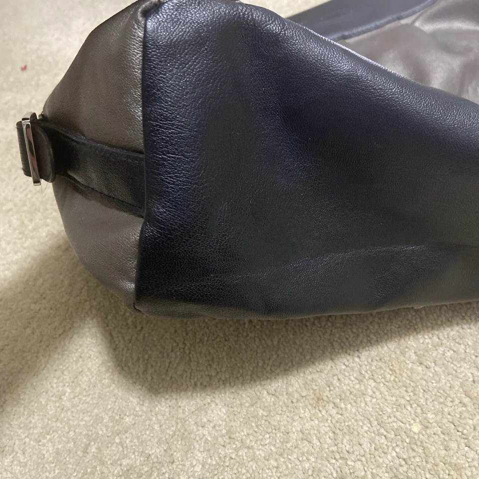 Bolsa tote Miche Prima prata preta bolsa concha couro vegano plissada - Imagem 3 de 4