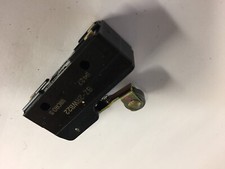 BZ-2RW822 HONEYWELL 	 SWITCH SNAP ACTION SPDT 15A 125V ROLLER MICROSWITCH NOS