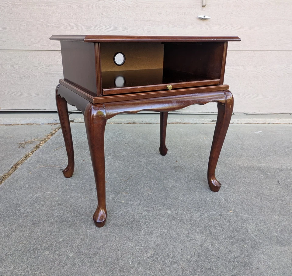 Vintage Bombay Company Mahogany TV Stand Queen Anne Table w/ Pull Out Tray T27 - Image 2 of 4