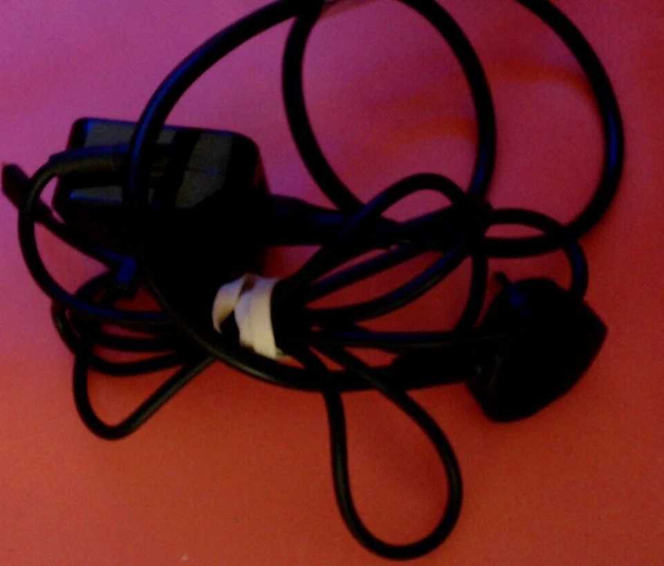 ASUS C523 Touch 15.6 Intel Pentium Chromebook - 64 GB eMMC Silver, Boxed - Image 4 of 4