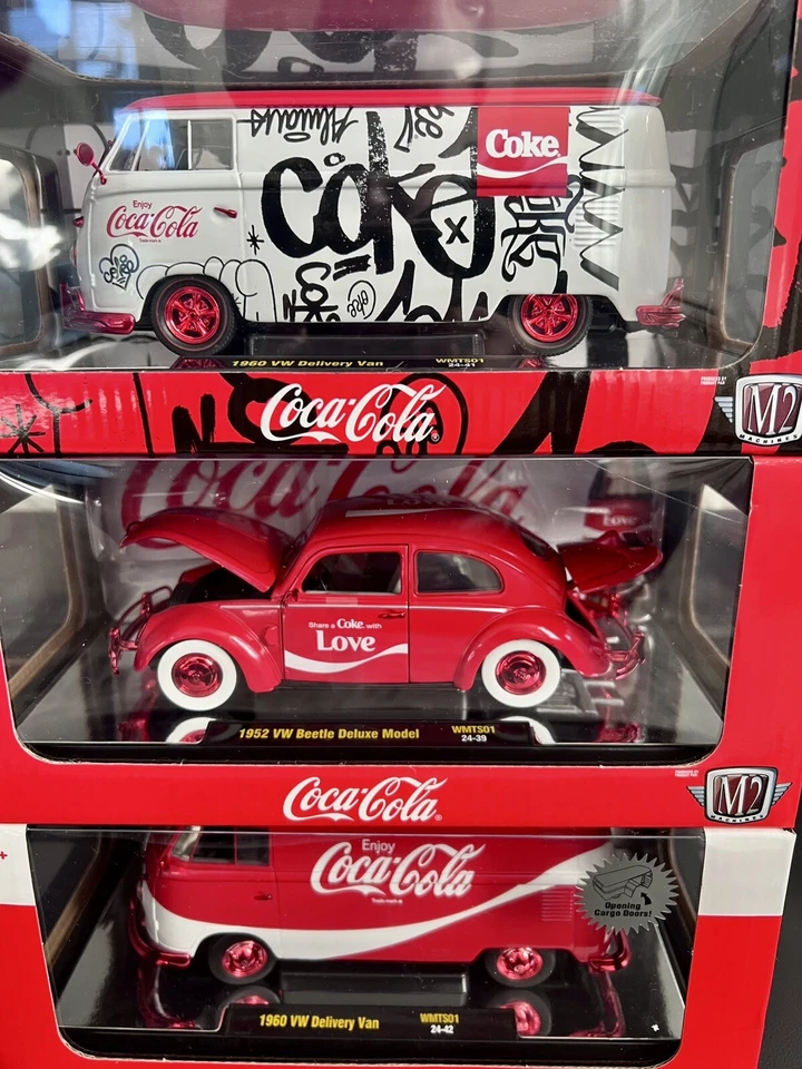 ЛОТ 3 M2 МАШИНЫ 2024 ПОГОНИ 1:24 1952 VW Beetle Deluxe и 2 x 1960 доставки фургоны - Изображение 3 из 4