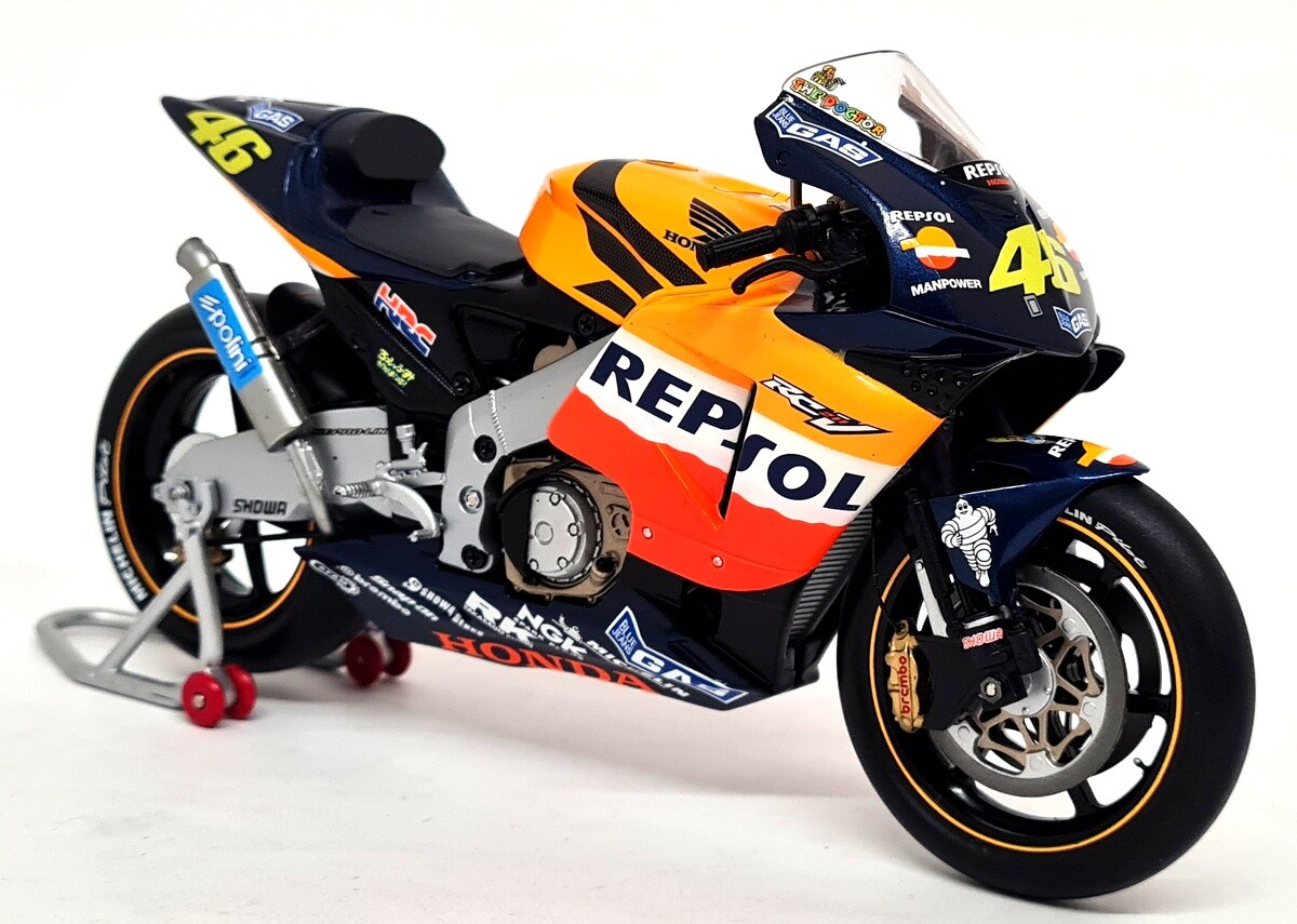 Minichamps 1/12 Honda RC211V 2002 Valentino Rossi Repsol