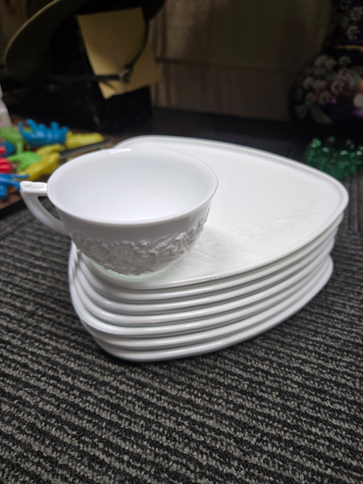 VTG 7- Triangle Milk Glass Snack Plate & 3-Tea Cup White Floral Pattern --27