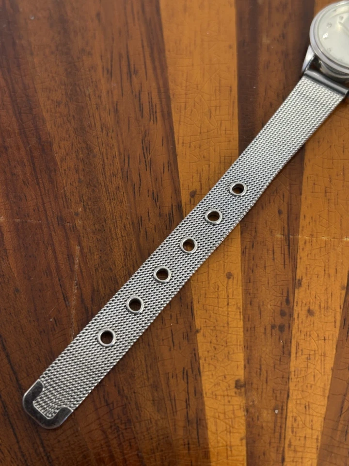 H&M Women's Fashion Watch Minimalist Silver Tone 24mm New Battery - Image 3 of 4