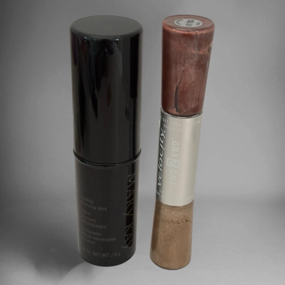 Barra bronceadora refrescante Mary Kay #034242 y brillo de labios Mary Kay Velocity de doble extremo Foto 2 de 4