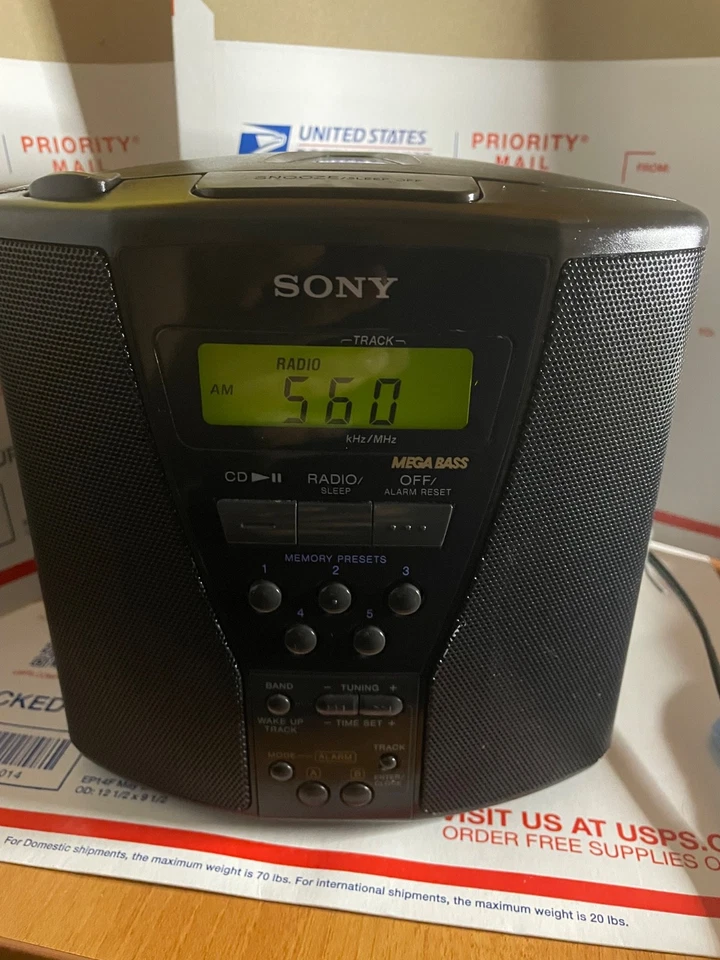 Sony ICF-CD833 Clock Radio tested light scratches CD works - Image 2 of 4