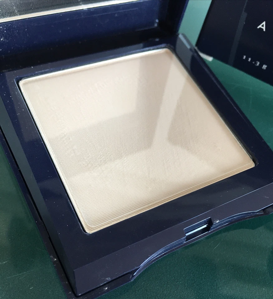 Avon Clear Finish Great Complexion Pressed Powder Acne Treatment 11.3g - Image 2 of 3