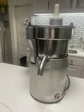 Santos Commercial Fruit and Vegetable Juice Extractor #28