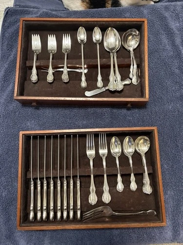 Towle Sterling French Provincial flatware Service for 8,58 PCs. monogram B