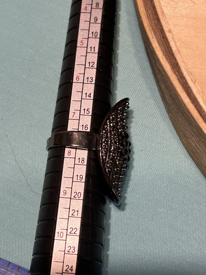 Collar clásico de plata y negro de Lia Sophia, ¡más pendientes de 2 piezas y anillo! Foto 2 de 4