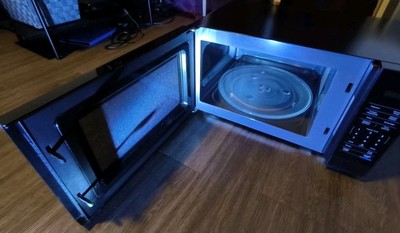 Magic Chef Countertop Microwave, Black 