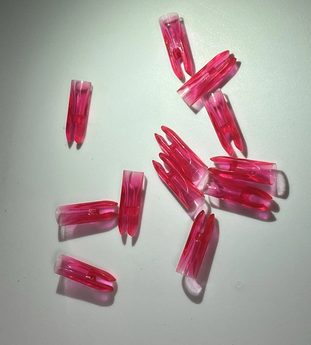 12 VINTAGE TRANS FLO PINK 9/32” ORIGINAL AAE PLASTINOCK GLUE ON SNAP ARROW NOCKS