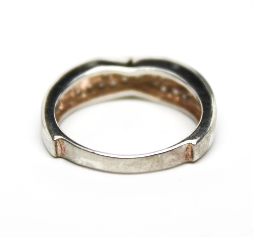 Distinctive Silver Ring, Pica Stones Embedded in Gold / Goldtone metal, Size 6.5 - Picture 2 of 4