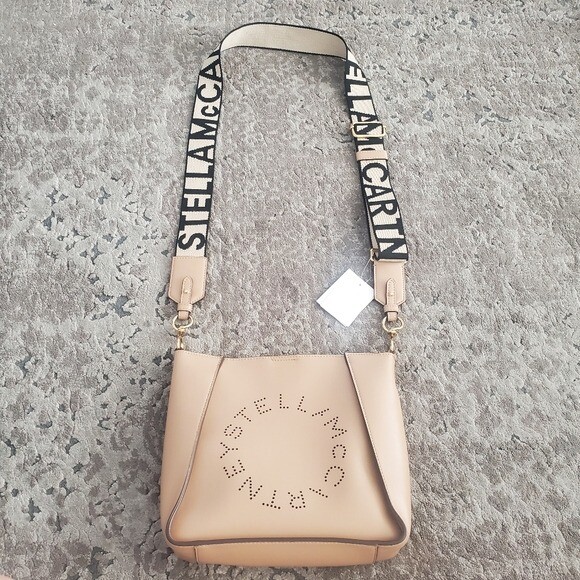 ショルダーバッグ・ポシェット STELLA MCCARTNEY Women Shoulder Bags 581238W9355 R STELL 100 Women Black Logo Crossbody Shoulder Bag | Stella McCartney US