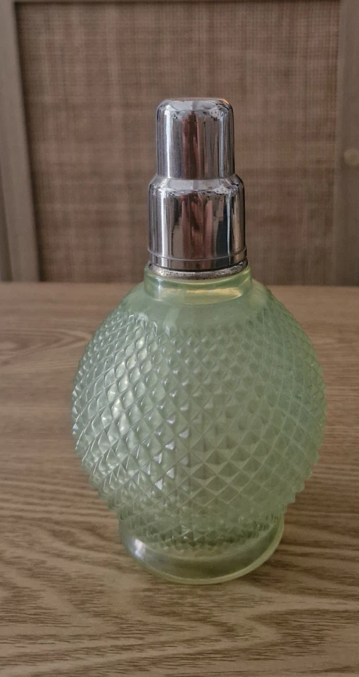 Ancienne Lampe Berger Paris A Universelle verte – verre pressé – vintage - Photo 2/4
