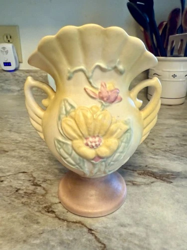 Vintage Hull USA Art Pottery Vase - Magnolia Flower Design - 1946