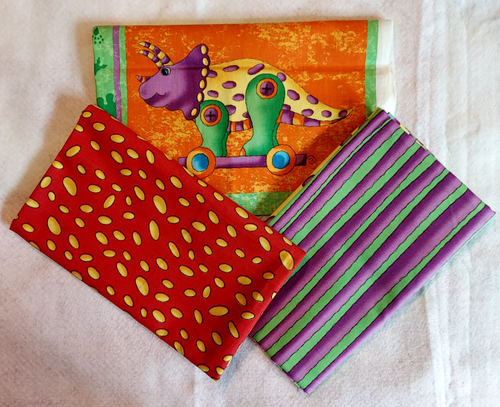 Dinos auf Parade Blöcke Stoff Panel plus 2 Yards Bordürenstoff von Clothworks - Bild 1 von 22