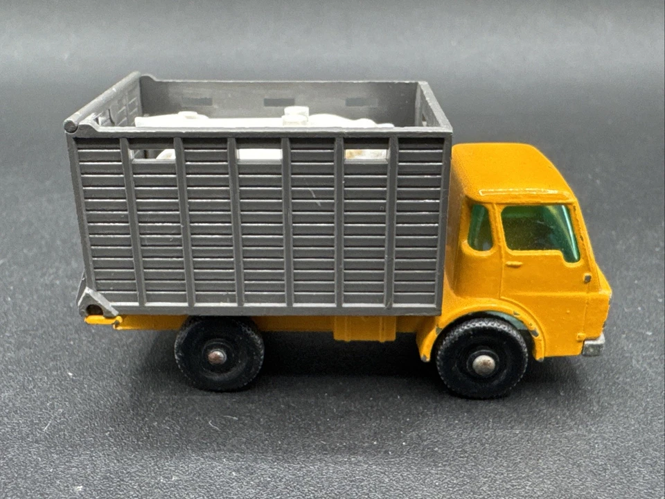 Vintage Lesney Matchbox #37 CATTLE TRUCK yellow  Original Box COMPLETE - Image 4 of 4