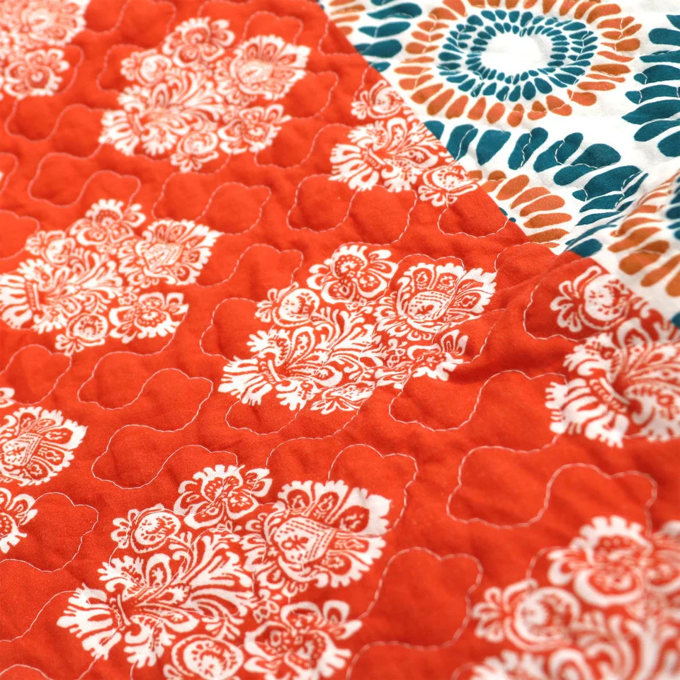 The Curated Nomad Presidio Bohemian Stripe Sherpa Throw Foto 3 de 4