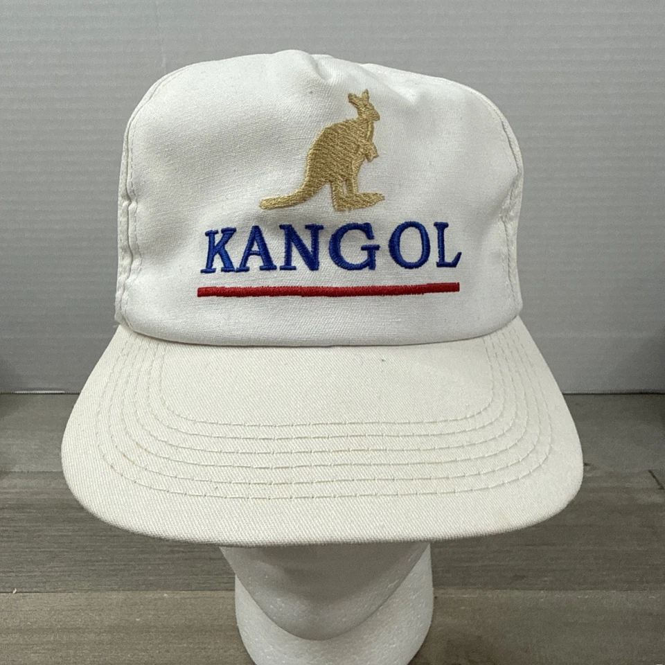 Gorra gorra blanca con correa de cuero bordada diseño Kangol vintage Foto 2 de 4