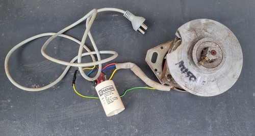 Capacitor run electric motor 240V AC - Picture 2 of 3