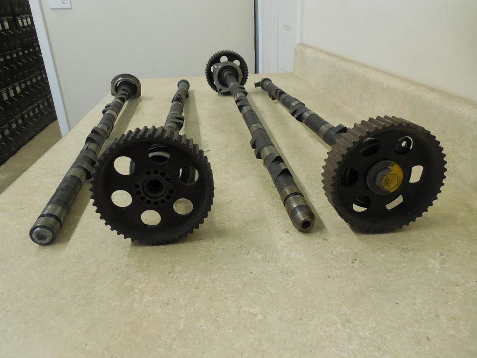 Eixos de came Ferrari Testarossa TR 512 1986 - Imagem 2 de 3