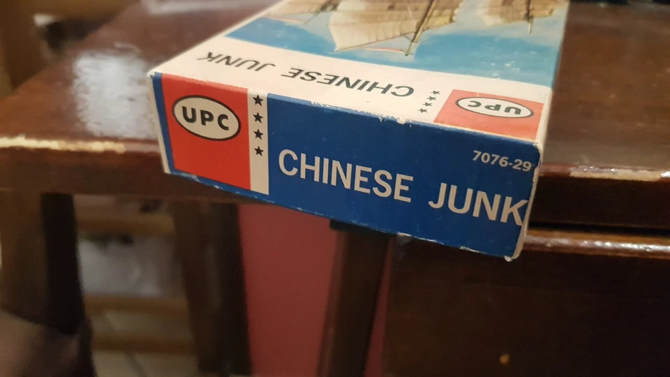 UPC 1/400 CHINESE JUNK PLASTIC MODEL KIT VINTAGE - Immagine 3 di 4