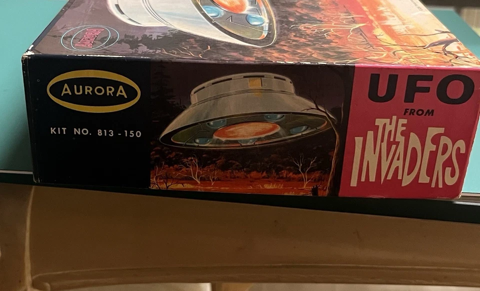 UFO From the Invaders 1968 Model Kit Aurora #813-150 - Image 4 of 4