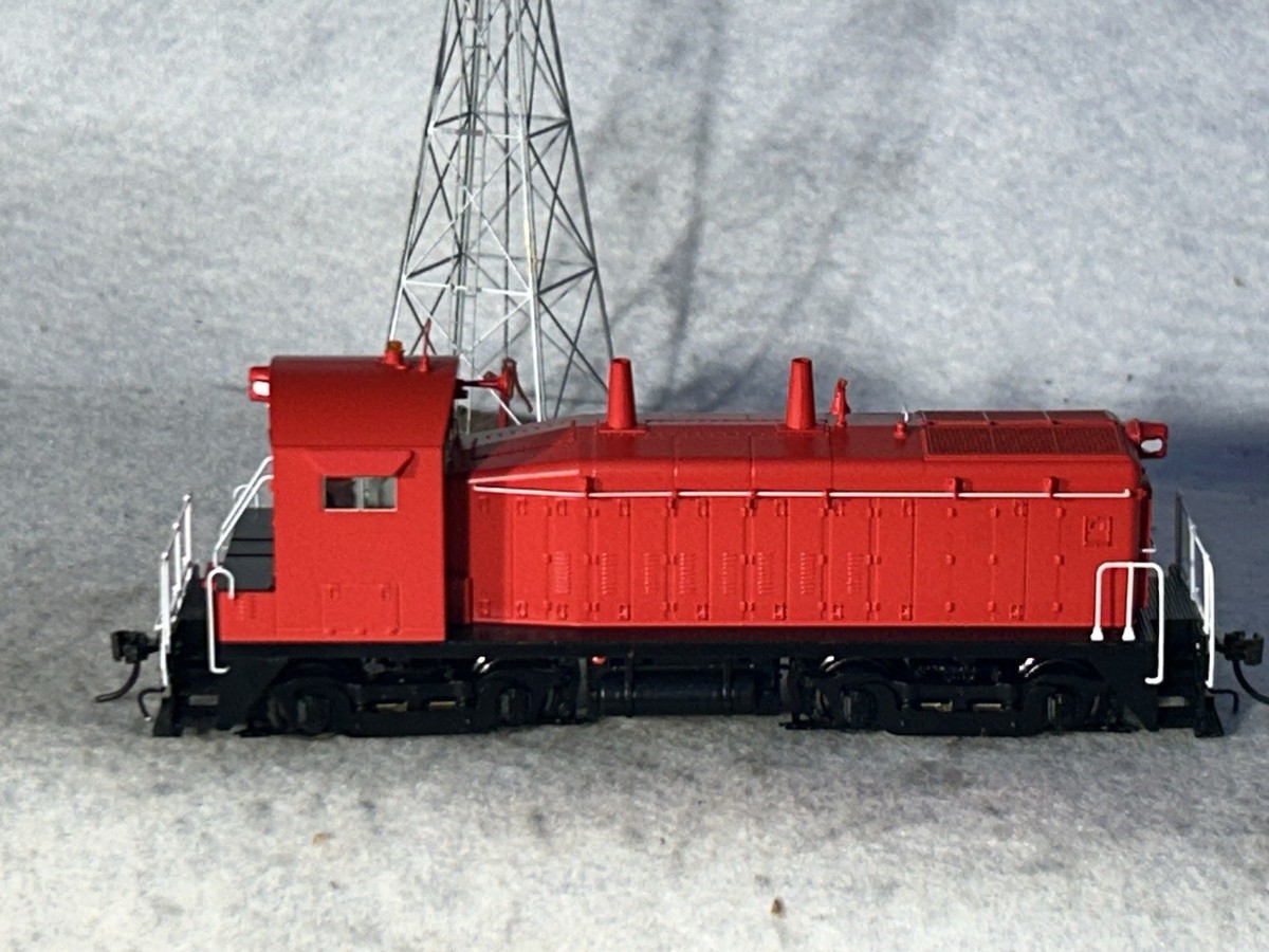 Beautiful Rapido Industrial SW-9 Switcher Locomotive DCC/Sound HO