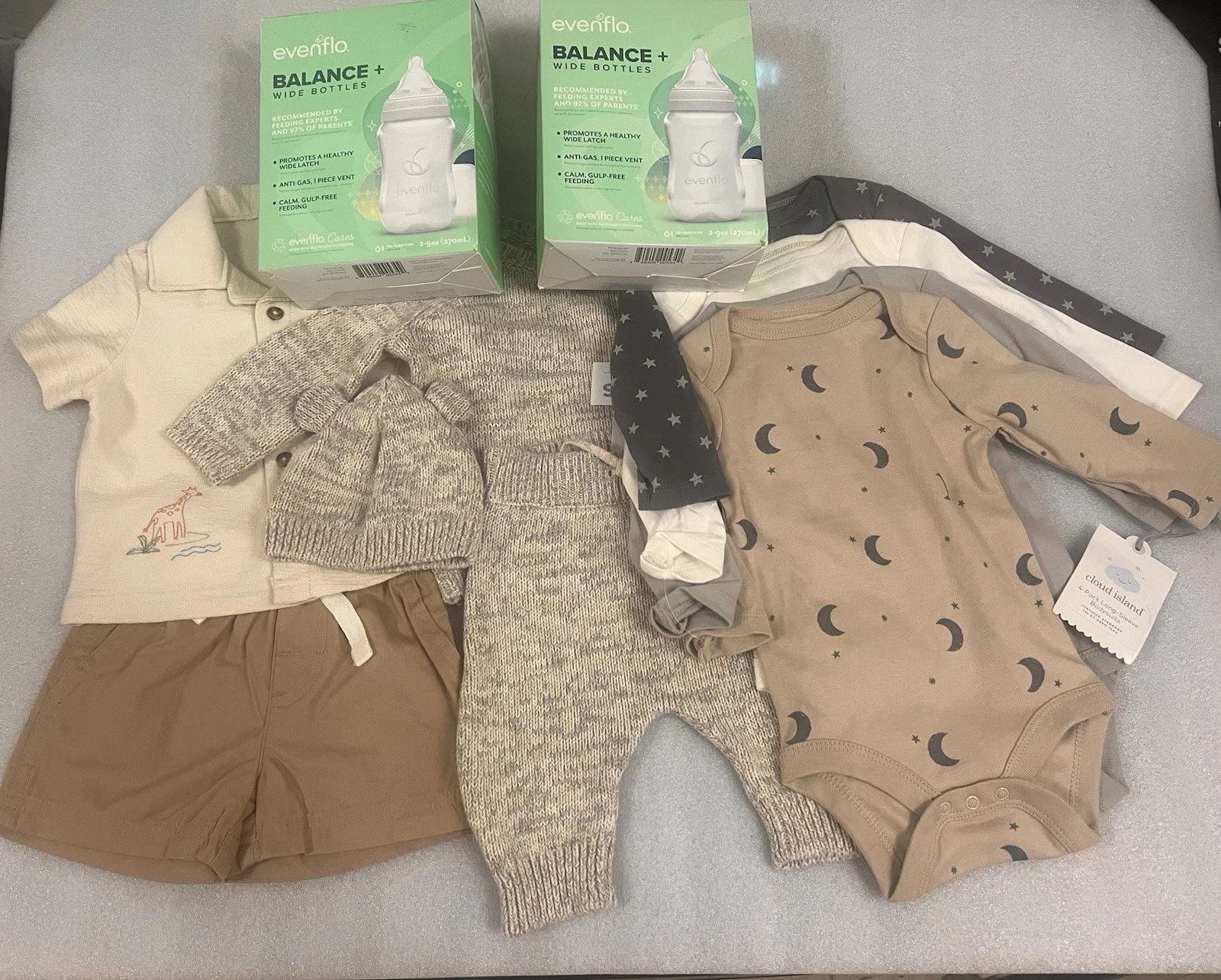 Baby Boy Clothing Bundle Size 0-3 Months & 2 pk Evenflo Bottles