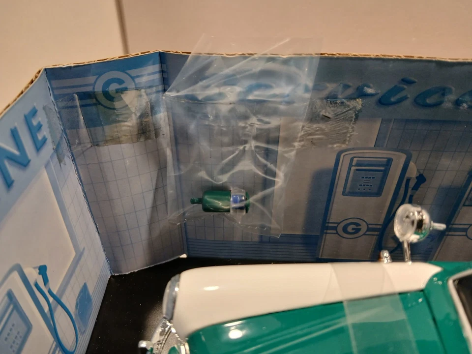 Revell Mercedes-Benz 180 Police Car 1:18 Dicast - POLIZEI Car - Image 3 of 4