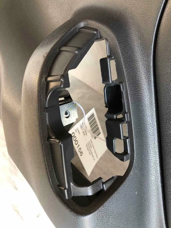 Cubierta del panel de moldura de la puerta trasera Nissan Versa 2016 lado derecho del pasajero 82922 3BA0A  Foto 4 de 4