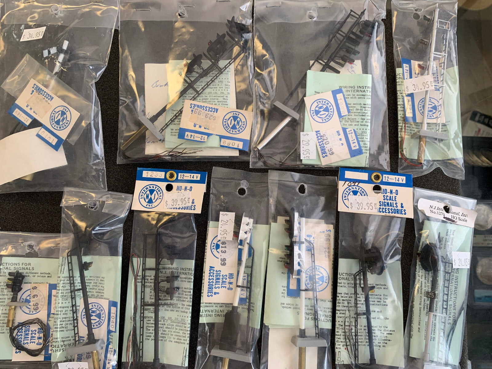 NJ INTERNATIONAL HO SCALE TARGET SIGNALS, SEMAPHORE YOUR CHOICE 10.00