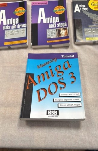 Very Large Collection of Commodore Amiga Programming Books Etc As Pictured - Afbeelding 19 van 20