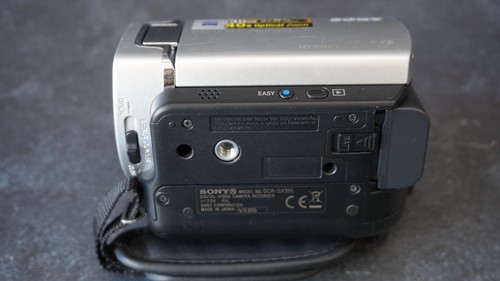 Sony Handycam DCR-SR35E videocamera portatile ad alta definizione - argento - Foto 9 di 18