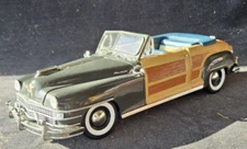 Motor City Classics Green 1948 Chrysler Town & Country 1:18 Diecast Convertible