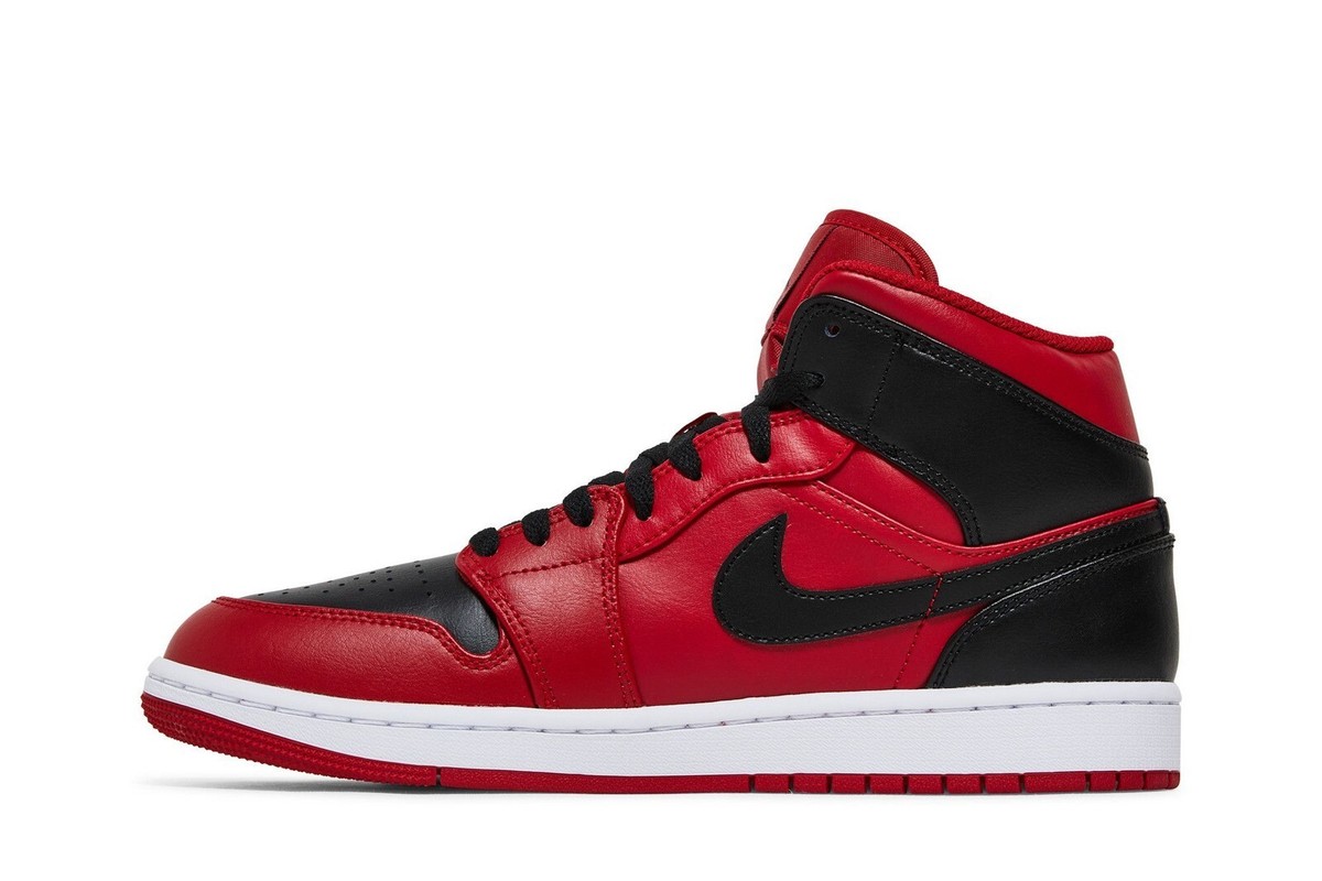シューズ(女性用) NIKE AIR JORDAN 1 MID \"REVERSE BRED\"23 Nike Air Jordan 1 Mid 'Reverse Bred' Shoes 554724-660
