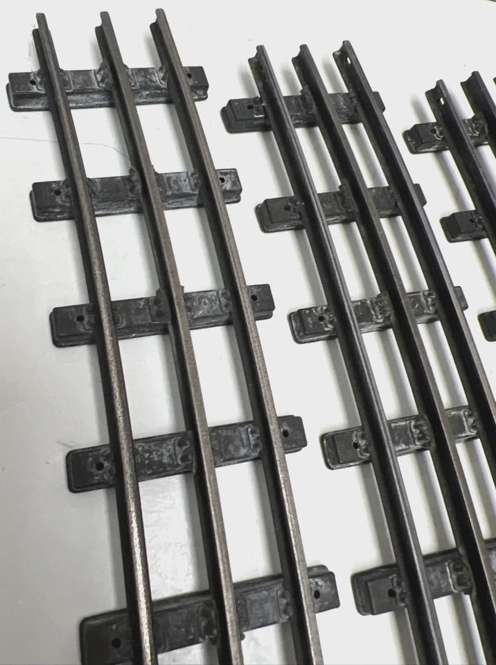 GROUP OF 5 ORIGINAL LIONEL 771 T-RAIL CURVED TRACK, W/SCREWS/NUTS -PREWAR - RARE - Image 2 of 4