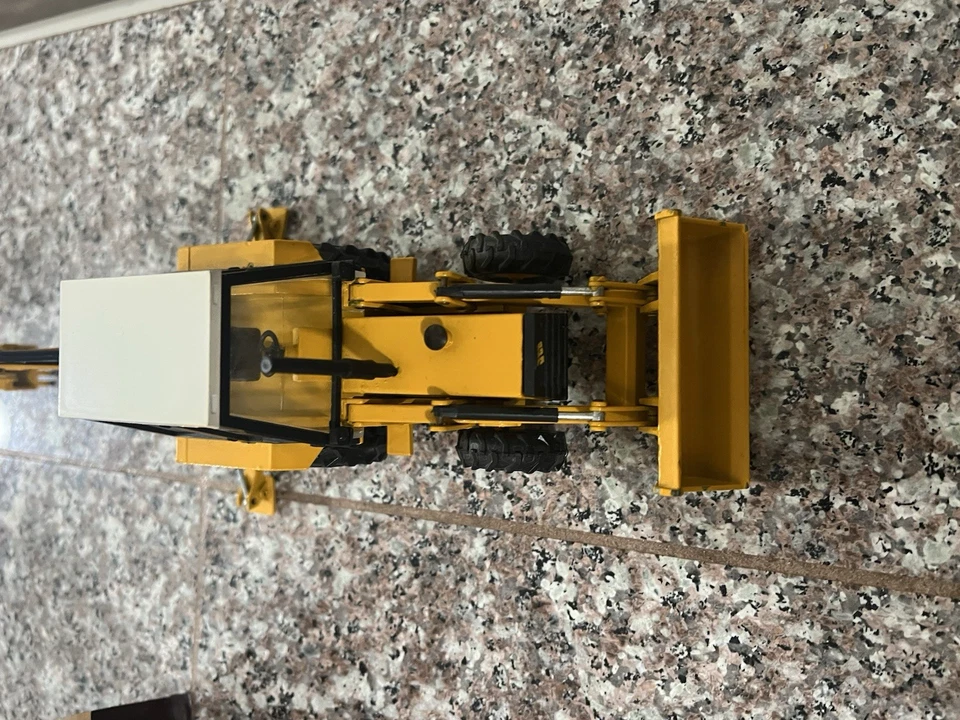 NZG 1400B Excavator Loader Diecast Model JCB #277 1:35 - Image 2 of 3