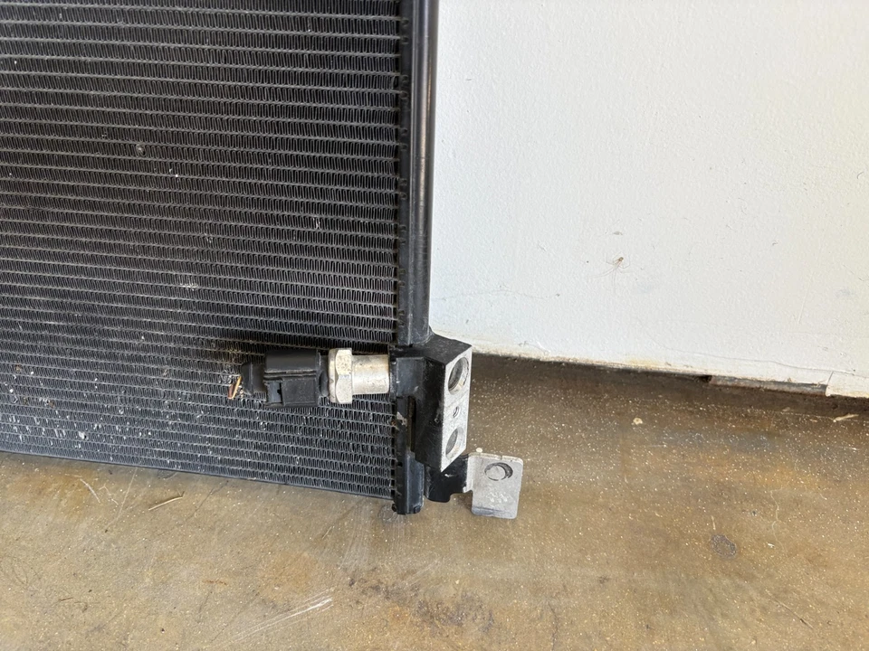 2017, 2018, 2019 Audi Q7 A/C Condenser 5MM AU3030139, 4M0 816 411 B Foto 3 de 4