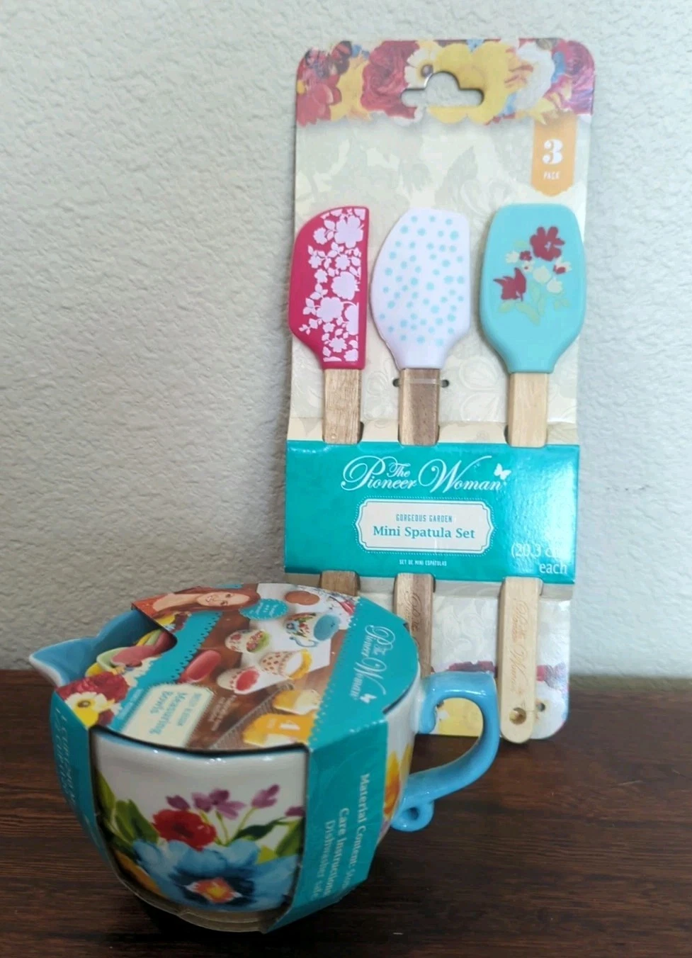 The Pioneer Woman Kitchen Ware 3 Mini Spatulas 4 Stoneware Measuring Bowls E29