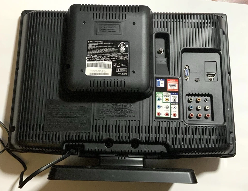 Magnavox 19MD350B/F7 LCD HD TV with Built-In DVD Player and HDMI Remote Control - Image 4 of 4