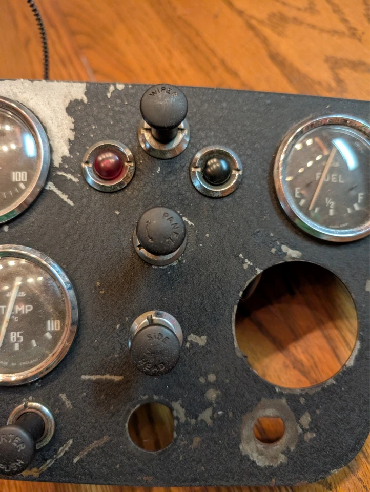 Manómetros no probados triumph TR3A TR3B fascia central con interruptores e medidores Foto 3 de 4
