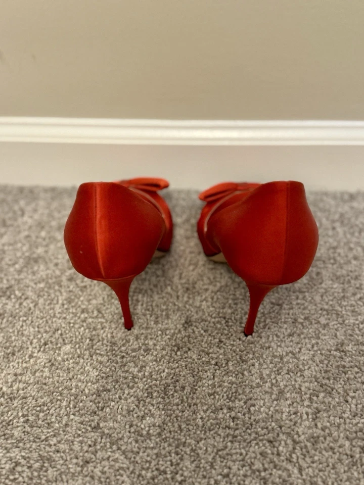 Bomba puerta satinada Alexander Neel roja. Talla 39.5UK 8.5US Foto 4 de 4