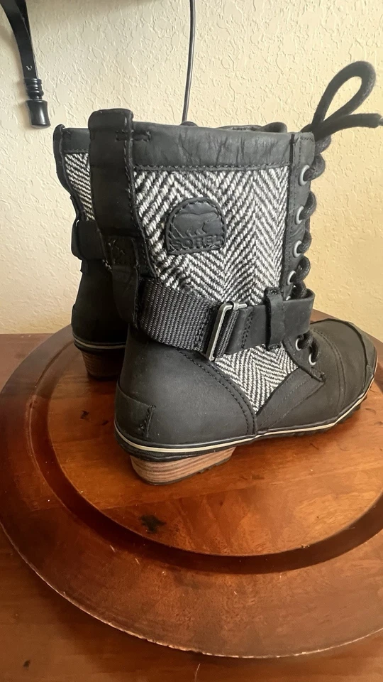 Sorel SlimBoot Mujer 6 Cordones Impermeable Negro Espiga Baddie Moto Goth Foto 4 de 4