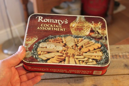 Vintage Romary’s Cocktail Assortment Biscuits Tin – Kitsch – Retro! – - 第 1/4 張圖片