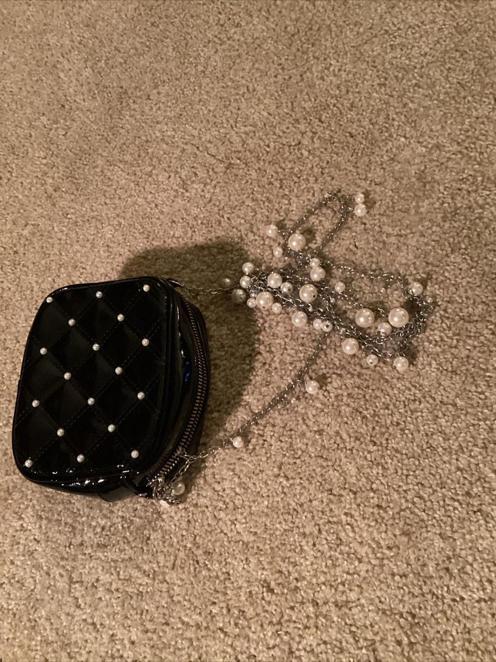 White House Black Market Crossbody Bag Ivory Faux Leather Quilted Purse